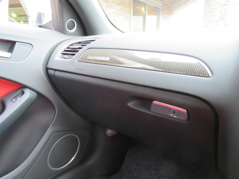 アウディ S4 3.0V6 4WD ｽｰﾊﾟｰﾁｬｰｼﾞｬｰ