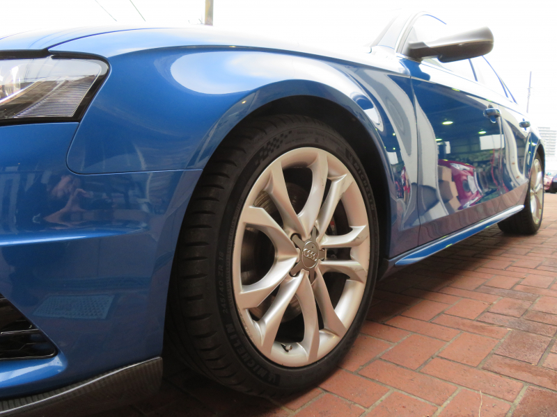 アウディ S4 3.0V6 4WD ｽｰﾊﾟｰﾁｬｰｼﾞｬｰ