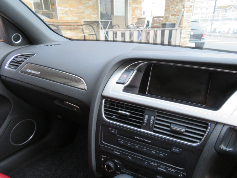 アウディ S4 3.0V6 4WD ｽｰﾊﾟｰﾁｬｰｼﾞｬｰ