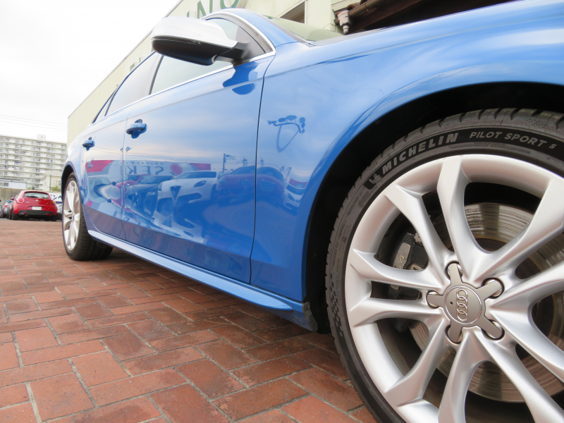 アウディ S4 3.0V6 4WD ｽｰﾊﾟｰﾁｬｰｼﾞｬｰ