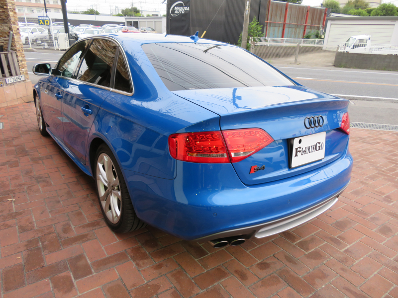 アウディ S4 3.0V6 4WD ｽｰﾊﾟｰﾁｬｰｼﾞｬｰ