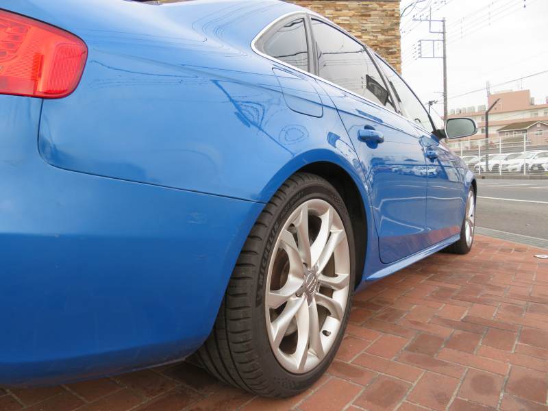 アウディ S4 3.0V6 4WD ｽｰﾊﾟｰﾁｬｰｼﾞｬｰ