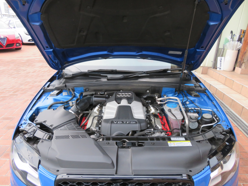 アウディ S4 3.0V6 4WD ｽｰﾊﾟｰﾁｬｰｼﾞｬｰ