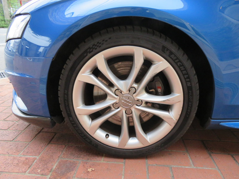 アウディ S4 3.0V6 4WD ｽｰﾊﾟｰﾁｬｰｼﾞｬｰ