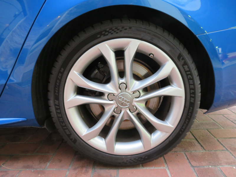 アウディ S4 3.0V6 4WD ｽｰﾊﾟｰﾁｬｰｼﾞｬｰ