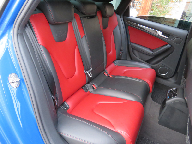 アウディ S4 3.0V6 4WD ｽｰﾊﾟｰﾁｬｰｼﾞｬｰ