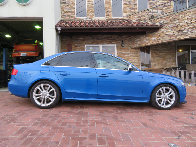 アウディ S4 3.0V6 4WD ｽｰﾊﾟｰﾁｬｰｼﾞｬｰ