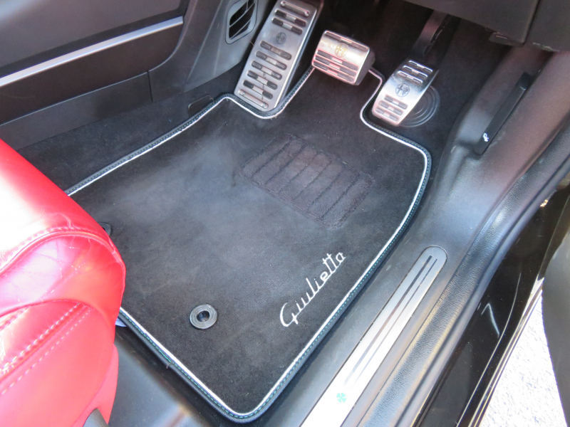 アルファロメオ&nbsp;ジュリエッタ&nbsp;クアドリフォリオ　ヴェルデ右AT