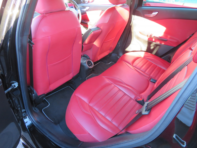 アルファロメオ&nbsp;ジュリエッタ&nbsp;クアドリフォリオ　ヴェルデ右AT