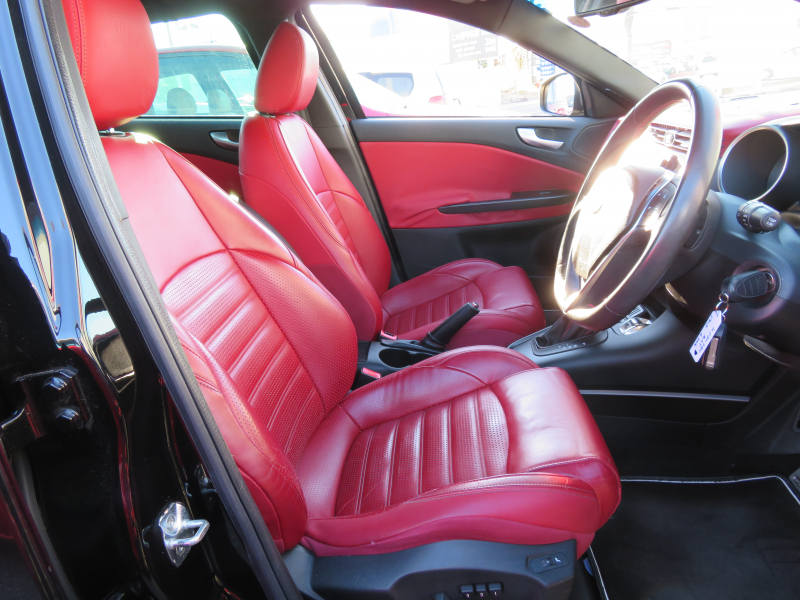 アルファロメオ&nbsp;ジュリエッタ&nbsp;クアドリフォリオ　ヴェルデ右AT