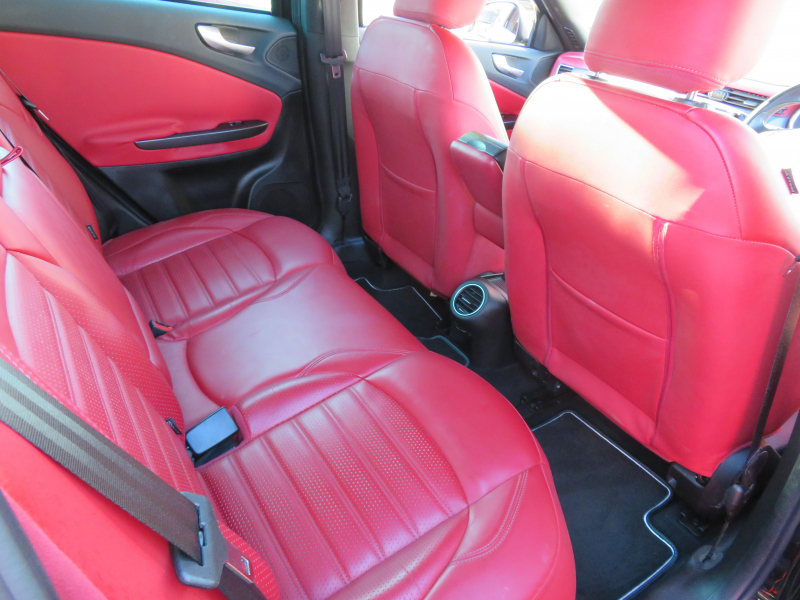 アルファロメオ&nbsp;ジュリエッタ&nbsp;クアドリフォリオ　ヴェルデ右AT