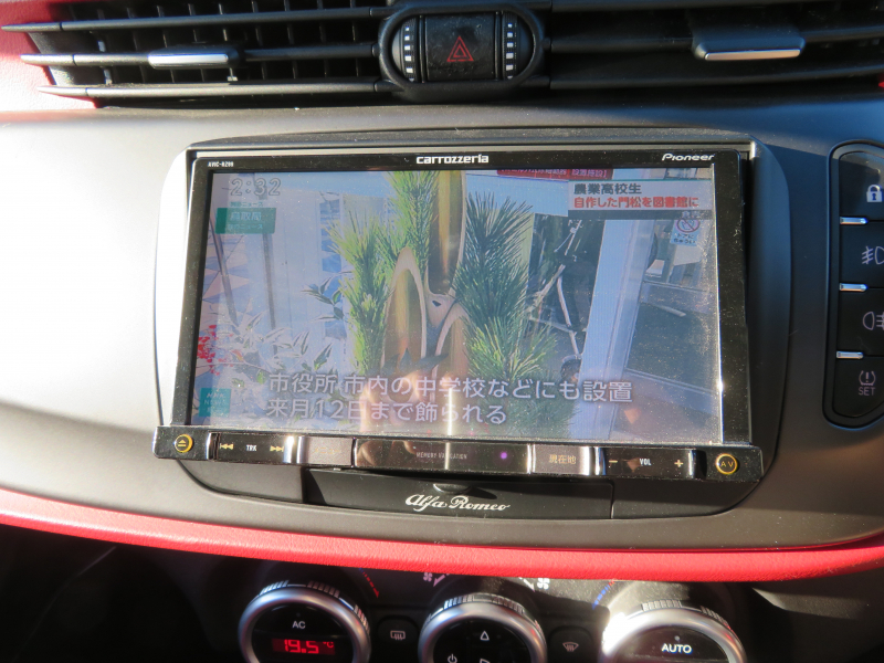 アルファロメオ&nbsp;ジュリエッタ&nbsp;クアドリフォリオ　ヴェルデ右AT