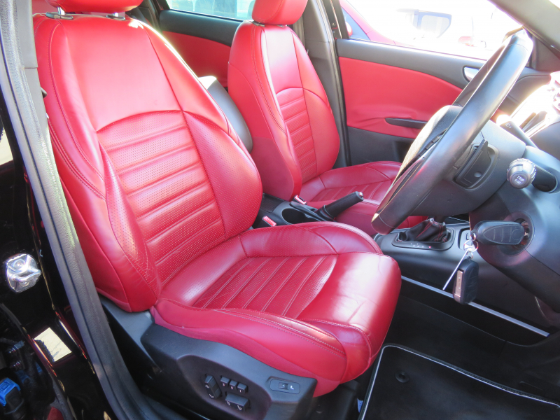 アルファロメオ&nbsp;ジュリエッタ&nbsp;クアドリフォリオ　ヴェルデ右AT