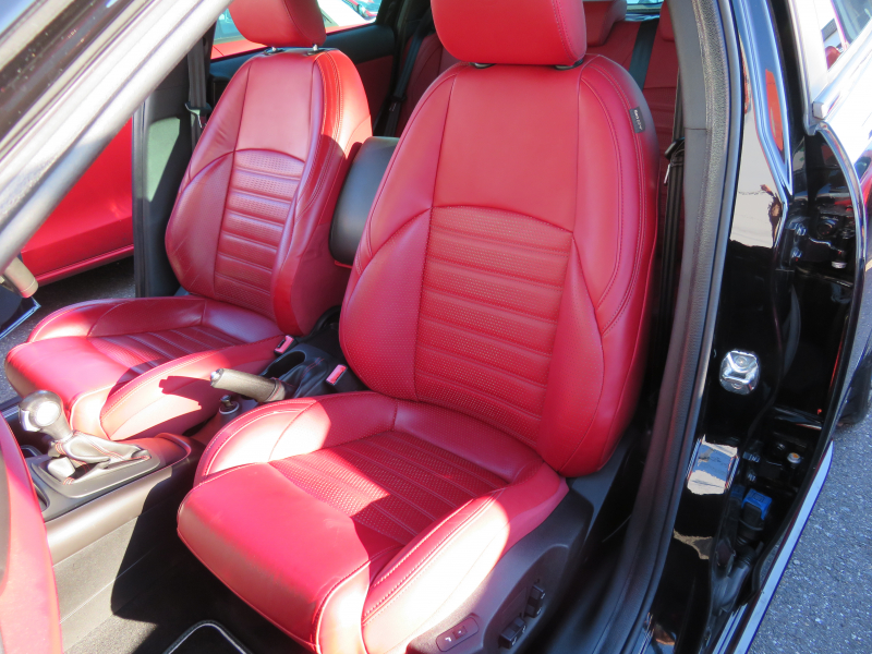 アルファロメオ&nbsp;ジュリエッタ&nbsp;クアドリフォリオ　ヴェルデ右AT