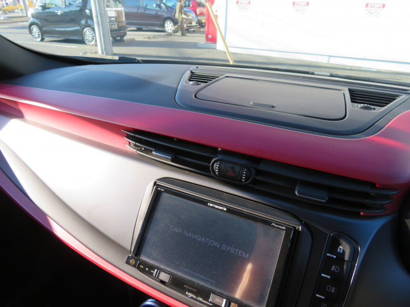 アルファロメオ&nbsp;ジュリエッタ&nbsp;クアドリフォリオ　ヴェルデ右AT