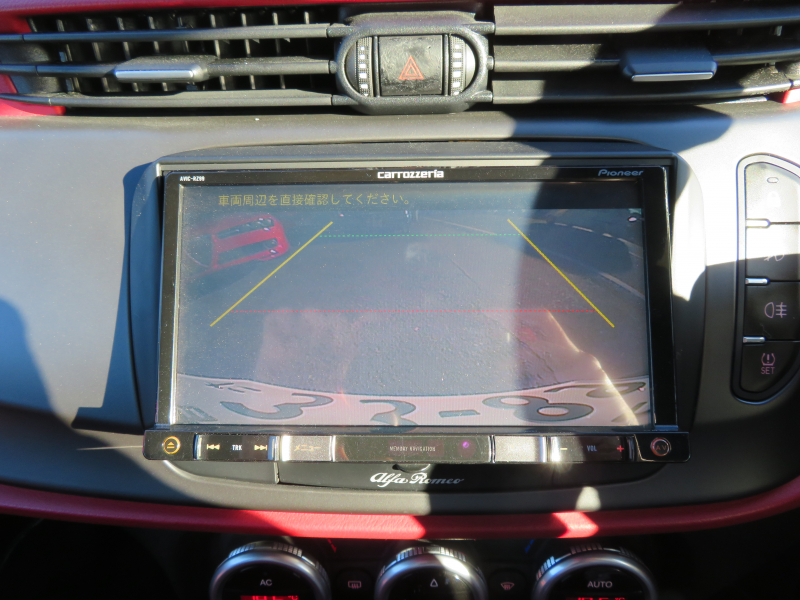 アルファロメオ&nbsp;ジュリエッタ&nbsp;クアドリフォリオ　ヴェルデ右AT