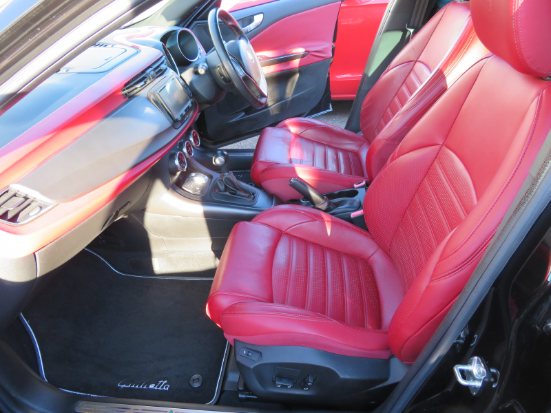 アルファロメオ&nbsp;ジュリエッタ&nbsp;クアドリフォリオ　ヴェルデ右AT