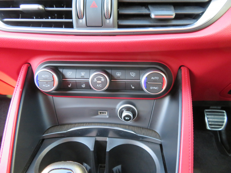 アルファロメオ&nbsp;ステルヴィオ&nbsp;ファーストエディション