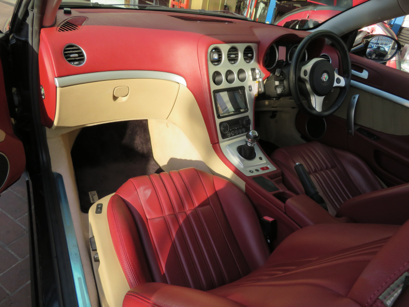 アルファロメオ&nbsp;Brera&nbsp;2.2セレスピード　スカイウインド