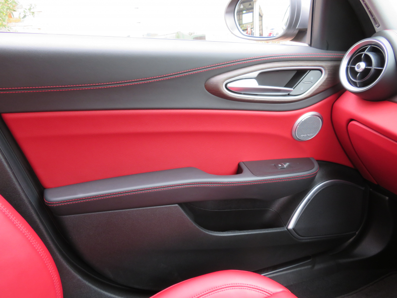 アルファロメオ&nbsp;ジュリア&nbsp;スーパー