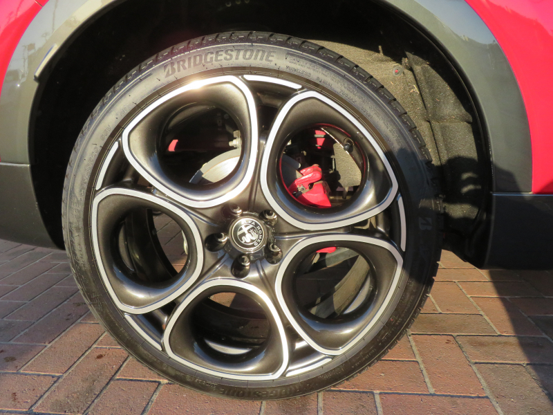 アルファロメオ&nbsp;新規車種&nbsp;エディツィオーネ　スペチアーレ　限定車