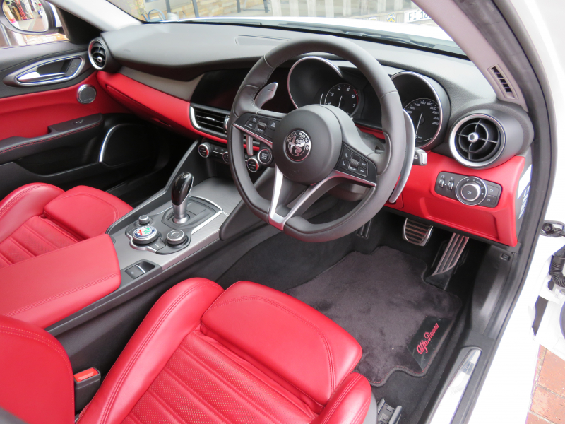 アルファロメオ&nbsp;ジュリア&nbsp;ヴェローチェ