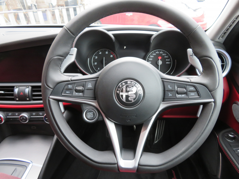 アルファロメオ&nbsp;ジュリア&nbsp;ヴェローチェ