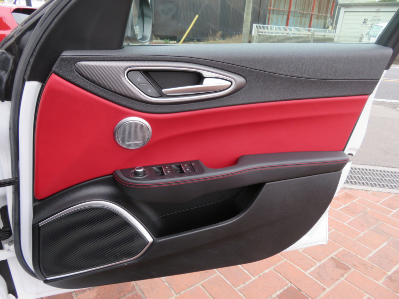 アルファロメオ&nbsp;ジュリア&nbsp;ヴェローチェ