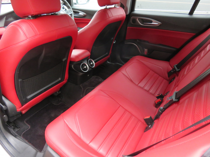 アルファロメオ&nbsp;ジュリア&nbsp;ヴェローチェ