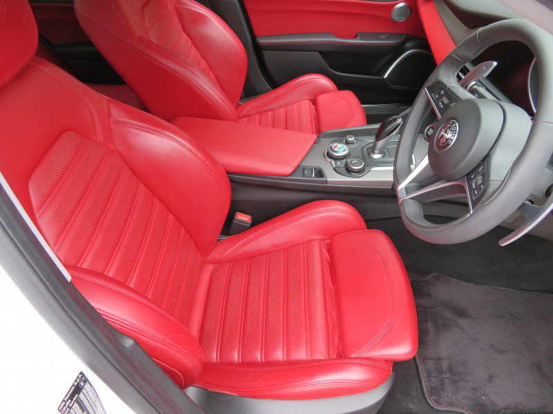 アルファロメオ&nbsp;ジュリア&nbsp;ヴェローチェ