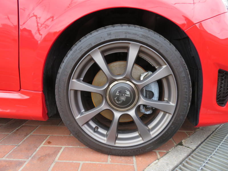 アバルト&nbsp;595&nbsp;ベースグレード