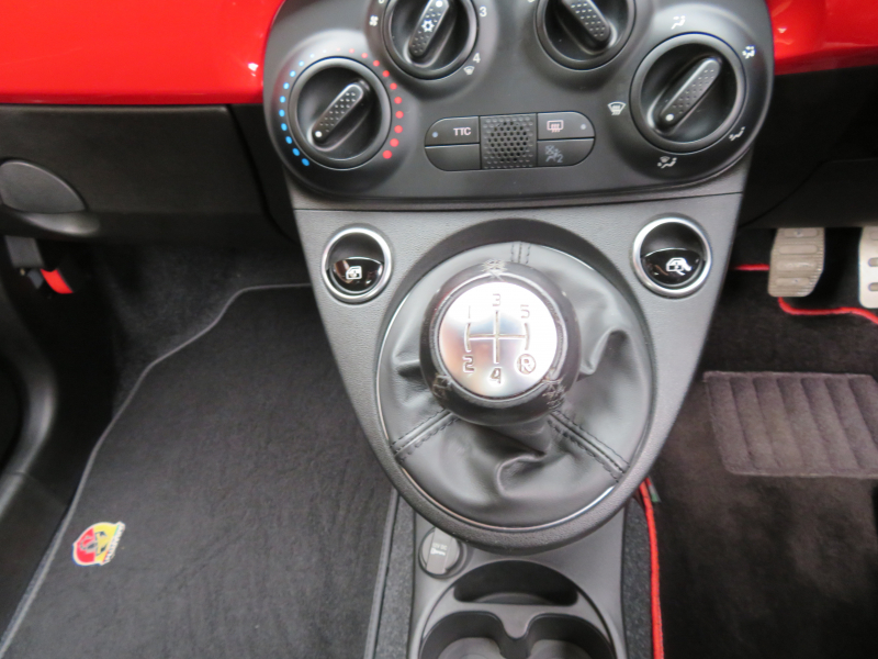 アバルト&nbsp;595&nbsp;ベースグレード