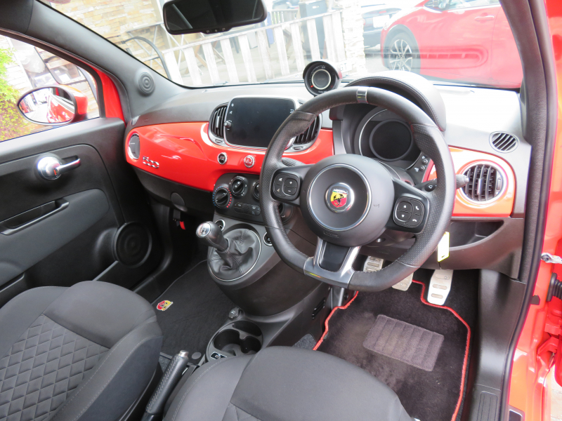 アバルト&nbsp;595&nbsp;ベースグレード