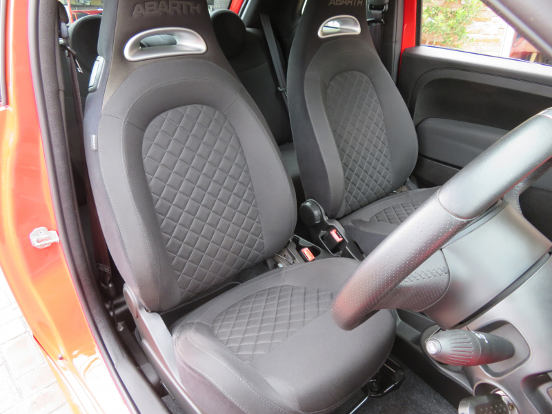 アバルト&nbsp;595&nbsp;ベースグレード