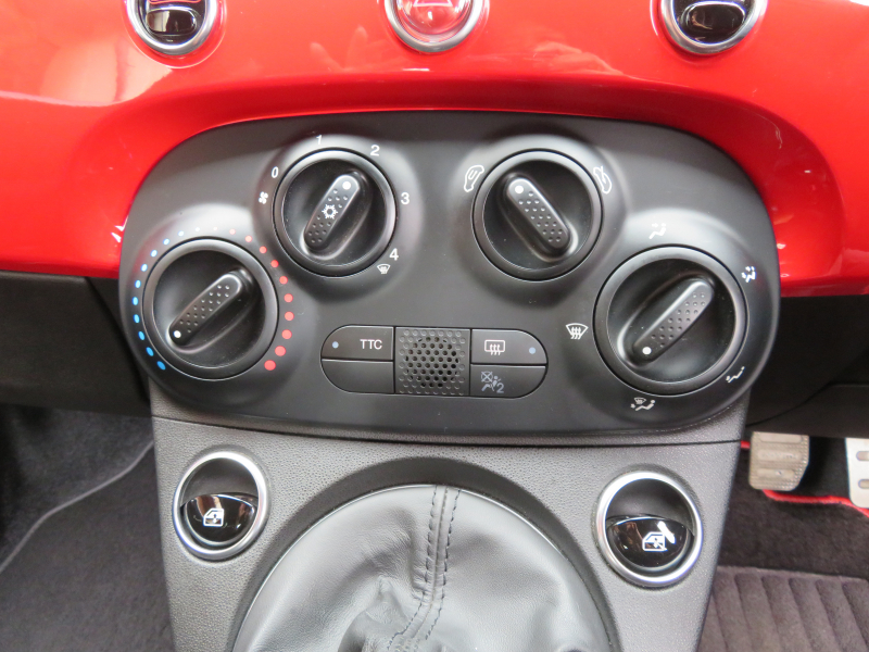 アバルト&nbsp;595&nbsp;ベースグレード