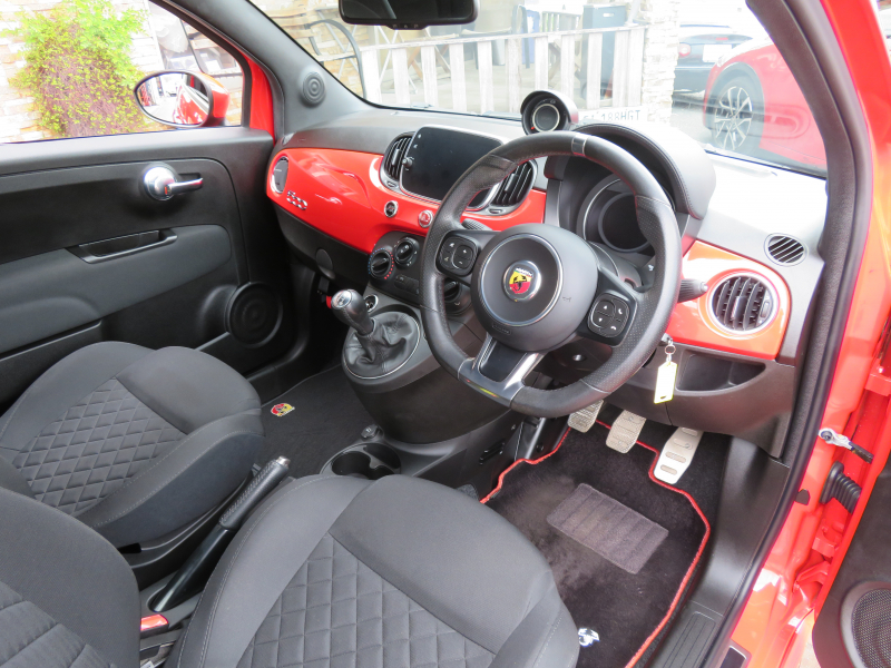 アバルト&nbsp;595&nbsp;ベースグレード