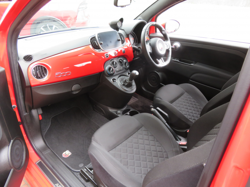 アバルト&nbsp;595&nbsp;ベースグレード