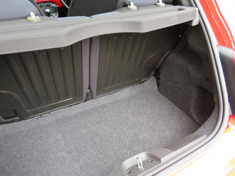 アバルト&nbsp;595&nbsp;ベースグレード