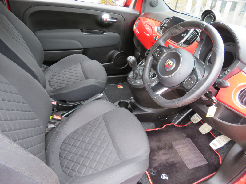 アバルト&nbsp;595&nbsp;ベースグレード