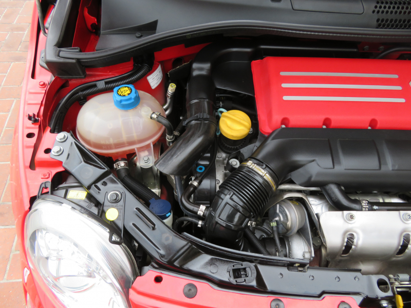 アバルト&nbsp;595&nbsp;ベースグレード