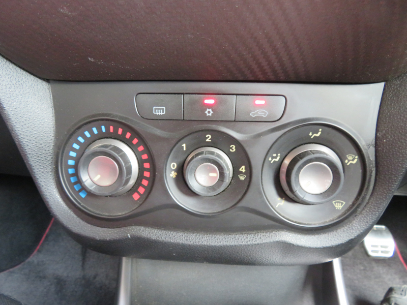アルファロメオ&nbsp;MiTo&nbsp;1.4スポーツ右MT