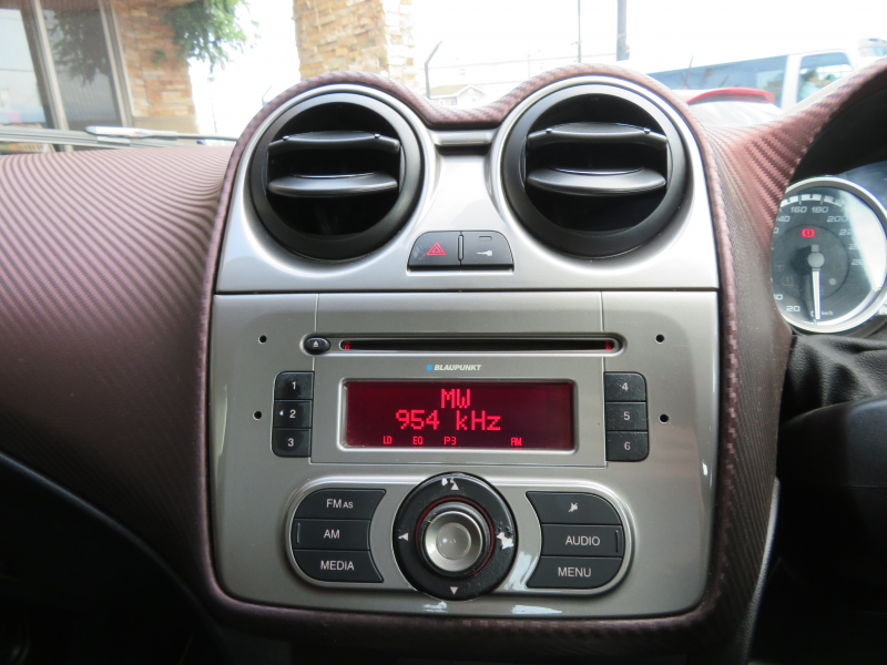 アルファロメオ&nbsp;MiTo&nbsp;1.4スポーツ右MT