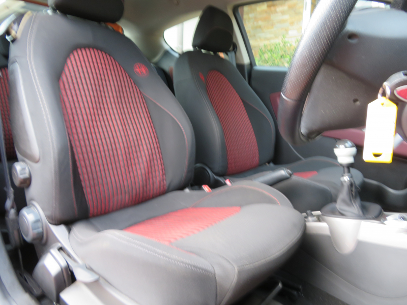 アルファロメオ&nbsp;MiTo&nbsp;1.4スポーツ右MT