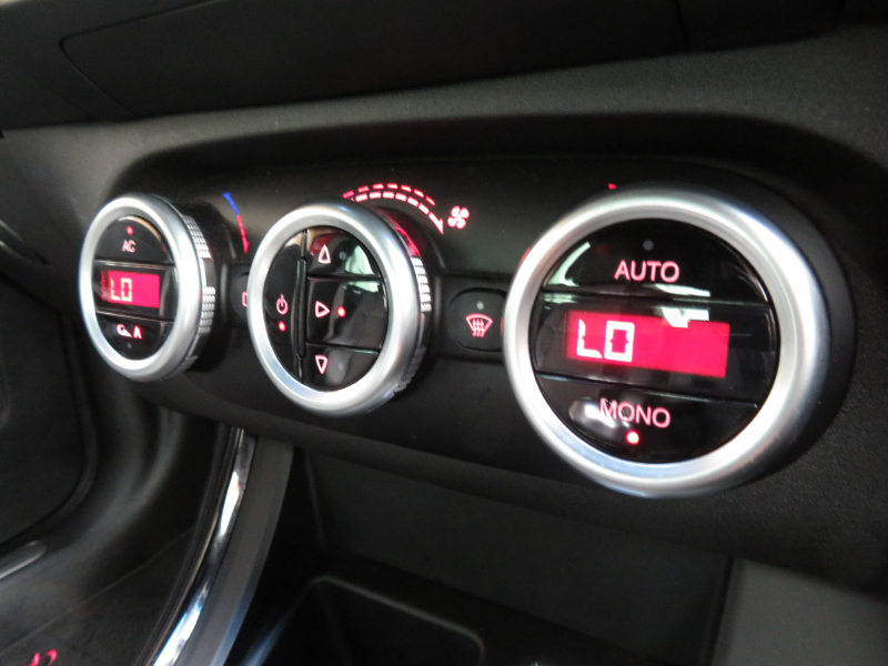 アルファロメオ&nbsp;ジュリエッタ&nbsp;QV　1.75MT　右ハンドル