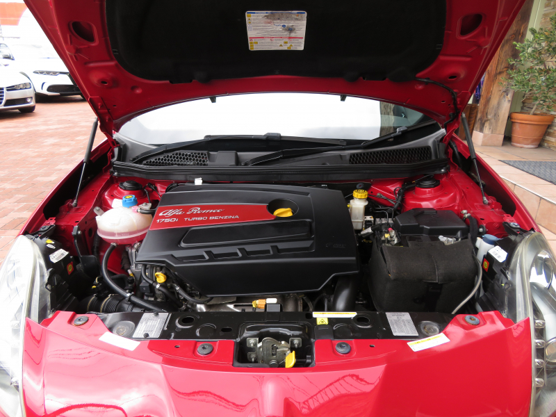 アルファロメオ&nbsp;ジュリエッタ&nbsp;QV　1.75MT　右ハンドル