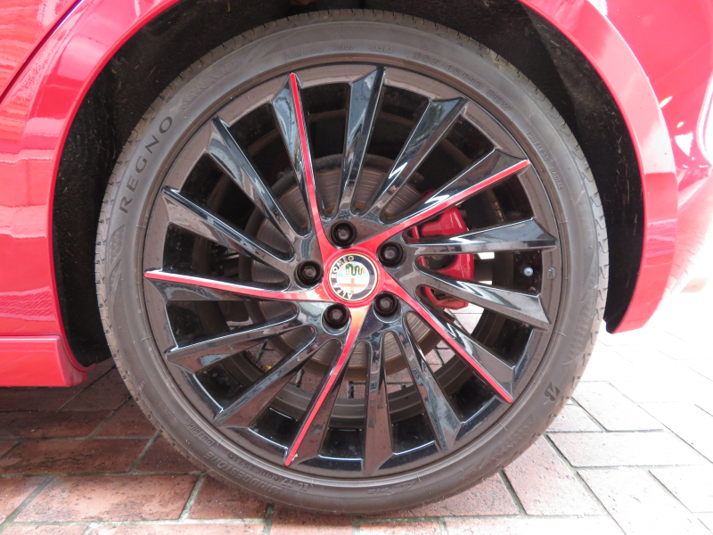 アルファロメオ&nbsp;ジュリエッタ&nbsp;QV　1.75MT　右ハンドル