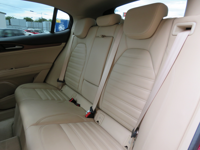 アルファロメオ&nbsp;ステルヴィオ&nbsp;ファーストエディション右AT