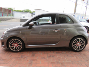 アバルト 595 ツーリズモ右AT