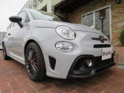 アバルト 695 コンペティツィオーネ右AT