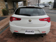 アルファロメオ ジュリエッタ クアドリフォリオ　ヴェルデ